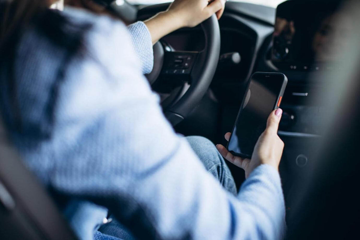 How to Switch Between CarPlay and Android Auto in a Shared Car