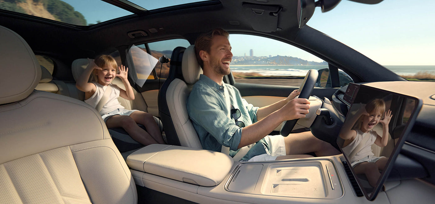 <h4><strong>See Back Seat in Real Time</strong></h4>